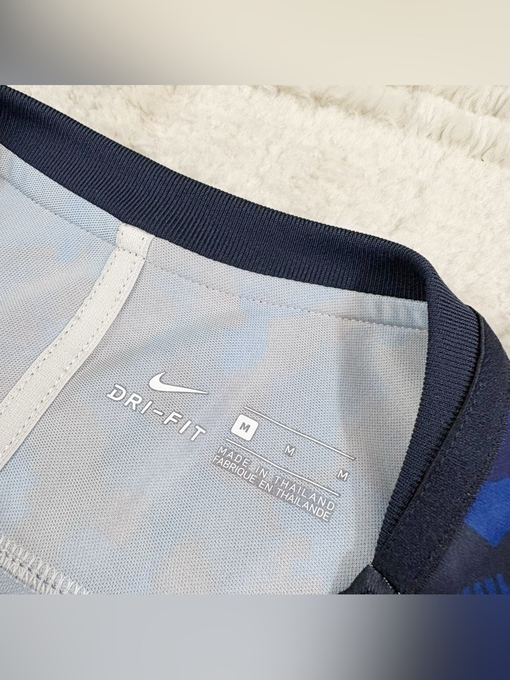 Nike Men’s 2018/19 Chelsea FC Dry Squad Short-Sleeve Training Jersey Medium - Picture 4 of 11